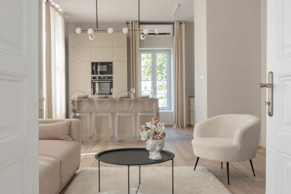 Central Park Apartments Бьеловар Экстерьер фото